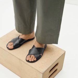 Everlane crossover day sandal 🖤